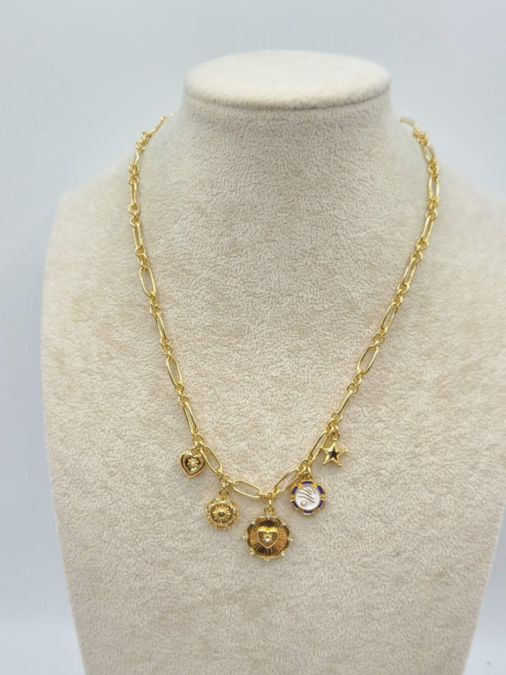 J Crew Clustered Heart Charm Chain Necklace NWOT - Picture 3 of 11
